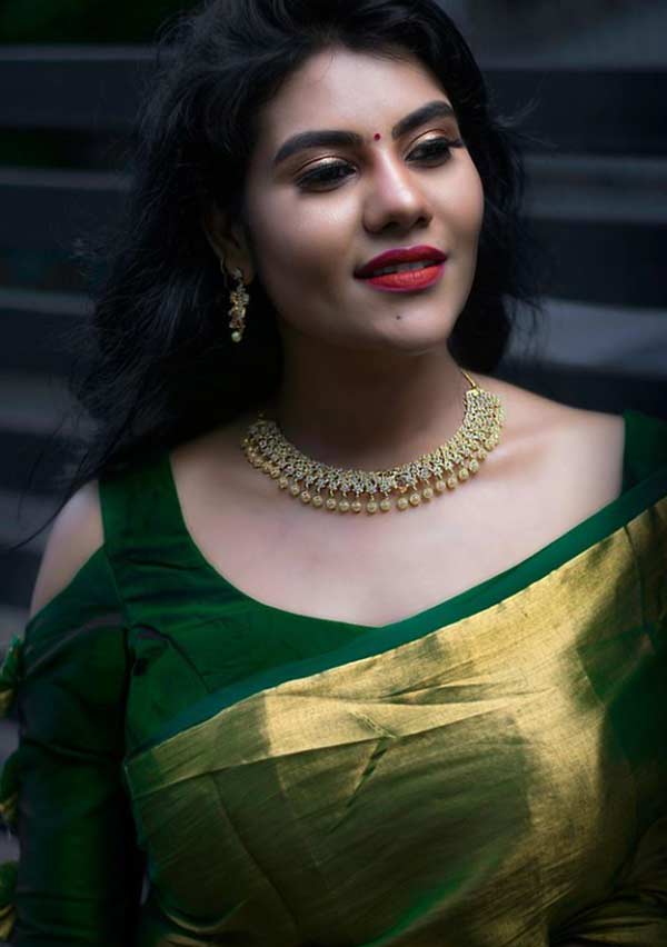 நிவிஷாவிடம் விளக்கிய இயக்குநர்