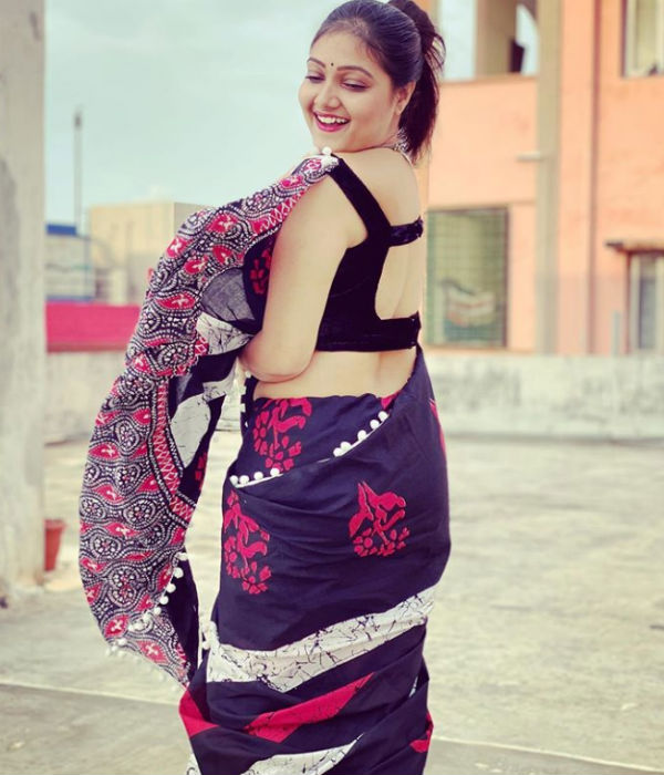 என்னா லுக்கு என்னா லுக்கு