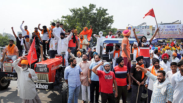 தேனியில் தூக்கு மாட்டும் போராட்டம் 