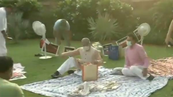 விடிய விடிய தர்ணா விடிய விடிய தர்ணா