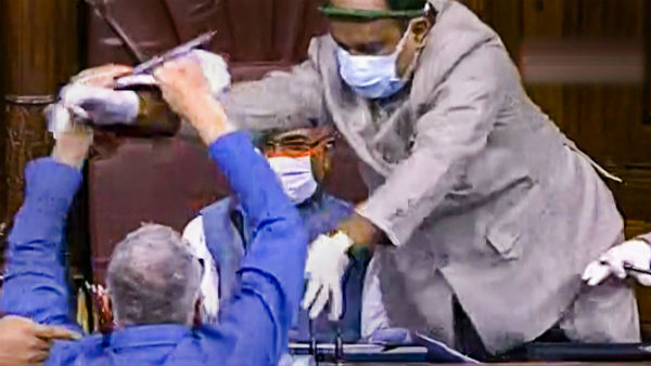 டெரிக் உட்பட 8 எம்.பிக்கள் சஸ்பெண்ட் 