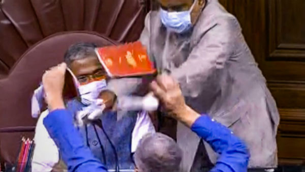 எதிர்க்கட்சிகள்- நம்பிக்கை இல்லா தீர்மானம் 