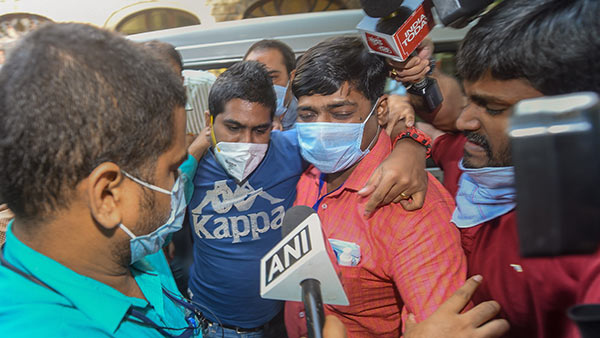 ரியாவிடம் நடத்திய விசாரணை 