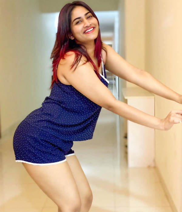  நாலு மணிக்கெல்லாம் 