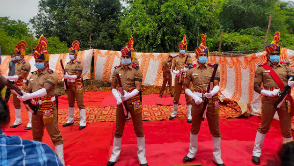 24 போலீஸார் 