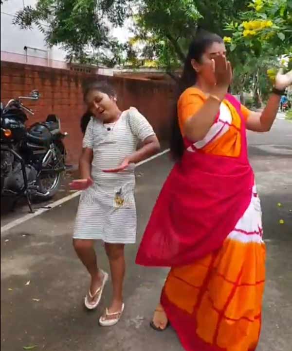 வேற லெவல் டான்ஸ்