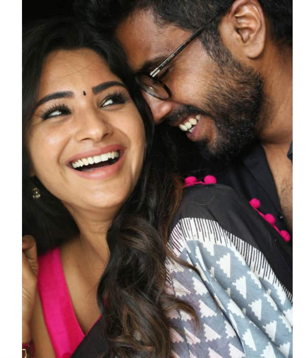  ஜூம் போடும் ரசிகர்கள்