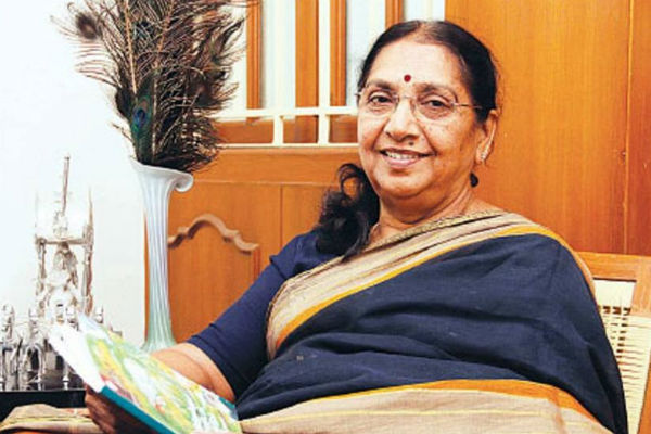 தலைவருடன் மேடையில் தலைவருடன் மேடையில்