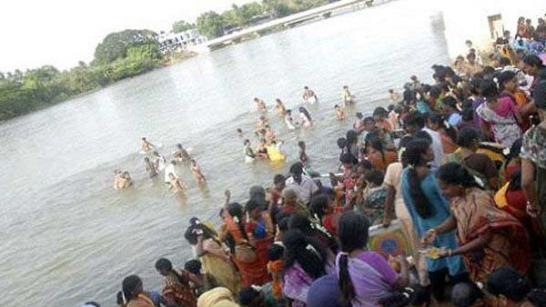 சாமி தரிசனம் செய்த பக்தர்கள் சாமி தரிசனம் செய்த பக்தர்கள்