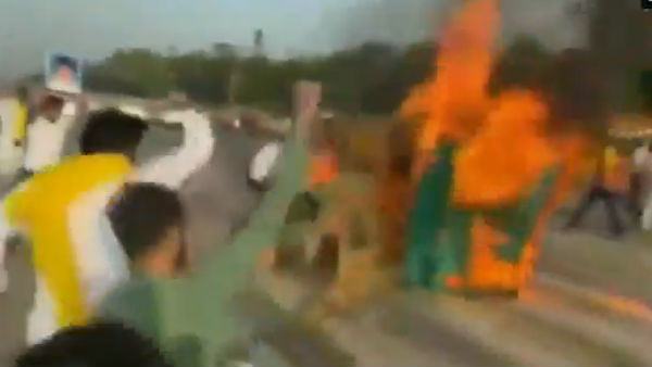  Agri Bill Protest: A tractor set ablaze near India Gate in Delhi