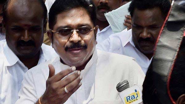 அதிமுகவில் உச்சகட்ட குழப்பம் 