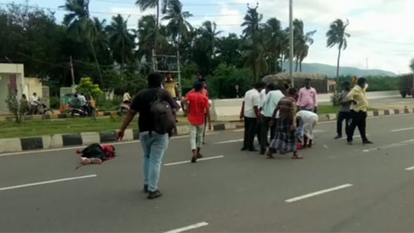 A college student and her girl friend killed in a two-wheeler accident on Vaniyambadi A college student and her girl friend killed in a two-wheeler accident on Vaniyambadi