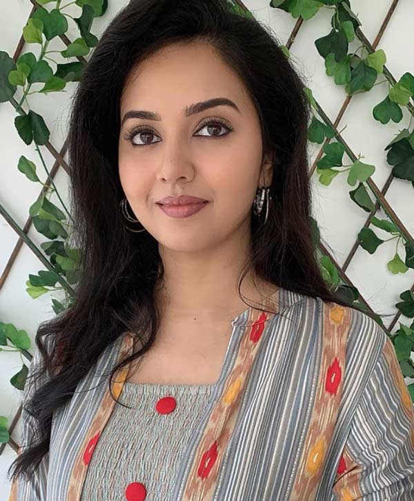 கண்ணாலேயே உருட்டல்