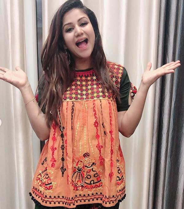 அம்மா மாதிரியே பொண்ணு