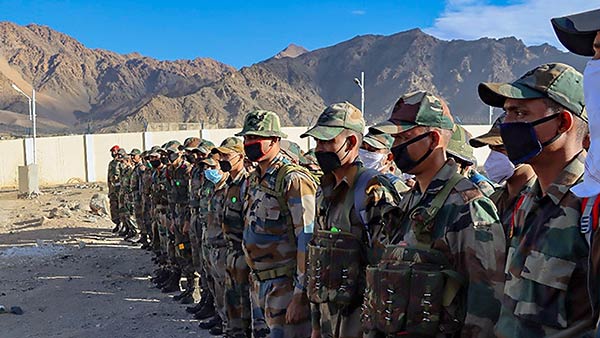 ராணுவ உயர் அதிகாரிகள்