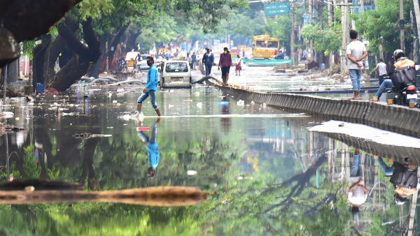 Heavy Rains receives Bengaluru many roads waterlogged 