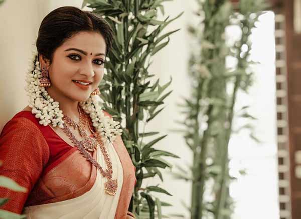 மாமனே உன்னைக் காணாம