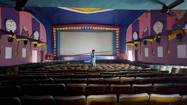 திரையரங்கு அதிபர்கள் 