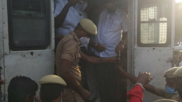Congress workers across Tamil Nadu have protest the police arrest of Rahul Gandhi 