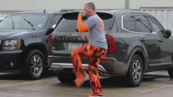 சாலையில் நடனம் சாலையில் நடனம்