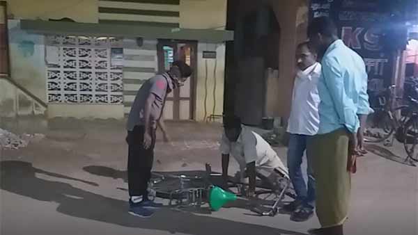 வீராப்பு வேற வீராப்பு வேற