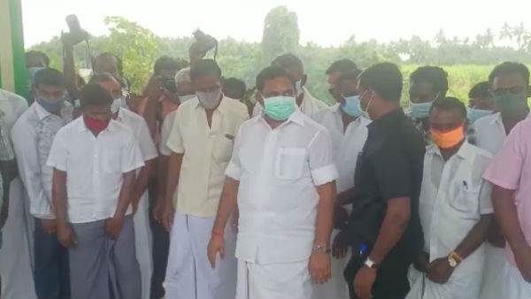 நடந்து சென்ற எடப்பாடியார் 