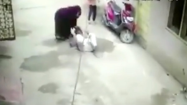 A woman being thrashed by her daughter-in-law and her mother in Hyderabad 