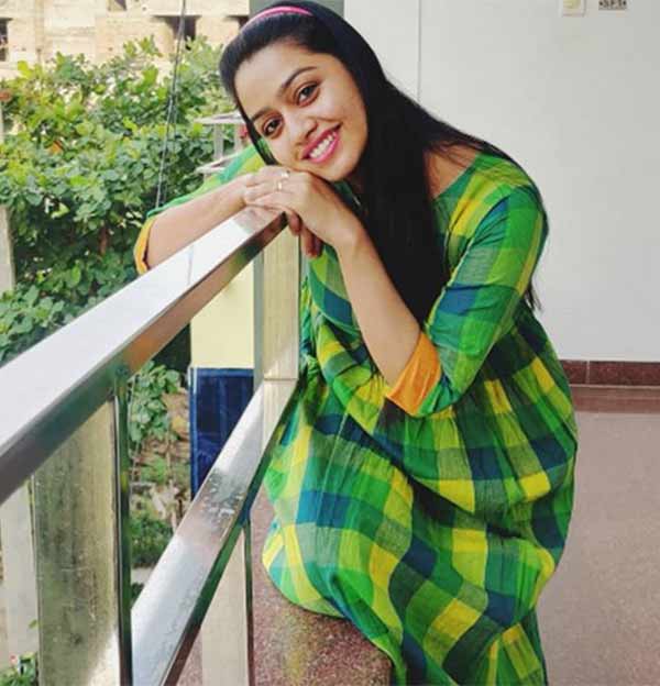 காலை மடக்கி