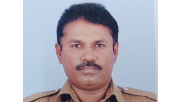 head Constable Jagadeesh sweeping Gravel scattered on road near Panakudi in Nellai 