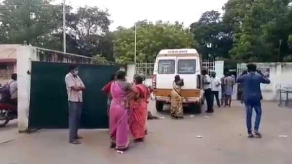 A priest was hacked to death by a mysterious gang in front of Madurai Pandi temple A priest was hacked to death by a mysterious gang in front of Madurai Pandi temple