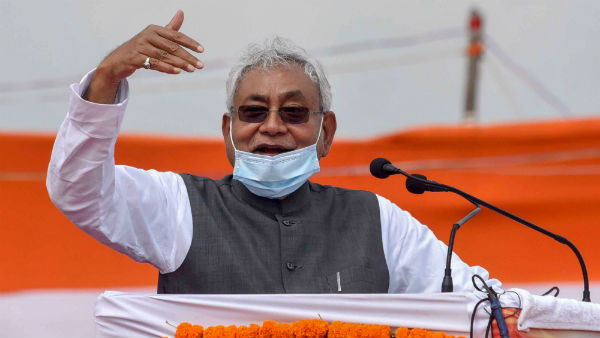 அலைமோதும் கூட்டம் 