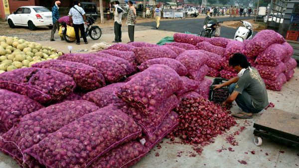 Small onion that brings tears without peeling Price 1 kg 100 rupees 