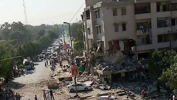 ராணுவத்தின் பிணைக் கைதியாக போலீஸ் ஐஜி ராணுவத்தின் பிணைக் கைதியாக போலீஸ் ஐஜி