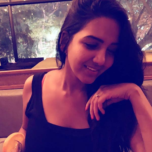 பளபள பாவனி