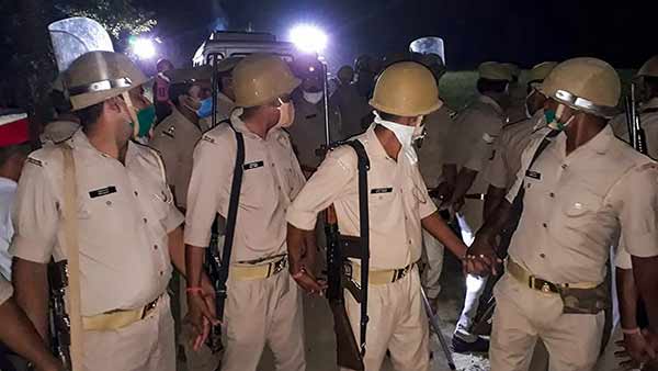 கழிவறைக்கு வெளியே 