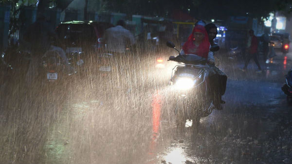 மதுரையில் வெளுத்த மழை மதுரையில் வெளுத்த மழை