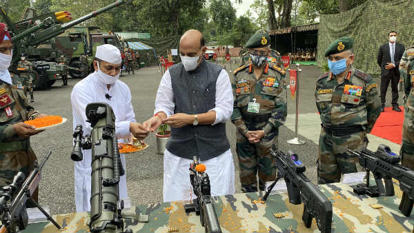 ராணுவ தளவாடங்களுக்கு பூஜை 