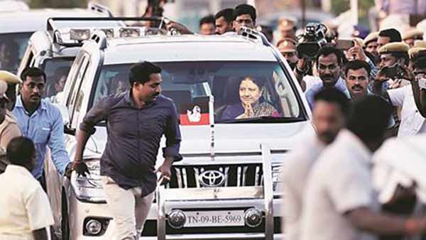 தினகரன் மும்முரம் 