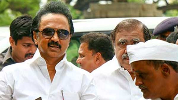 ஓபிஎஸ் புயலால் நம்பிக்கையில் திமுக 