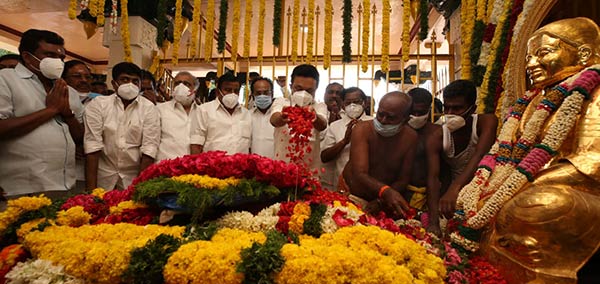 மகிழ்ச்சியாக உள்ளது 