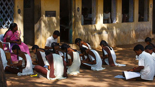 தகுதியற்றவர் 