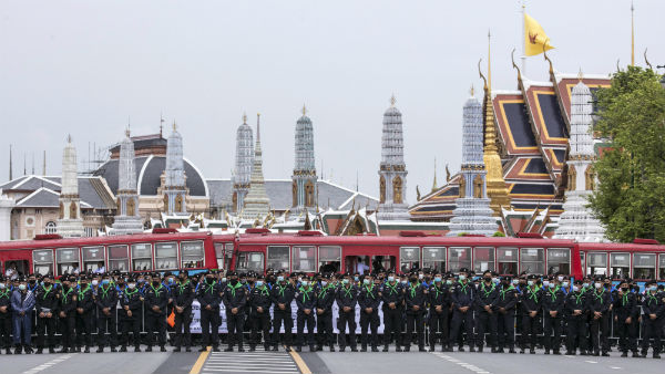 சல்யூட் போராட்டம் 