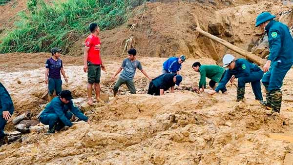 Typhoon Molave hits Vietnam, landslides leave 35 dead