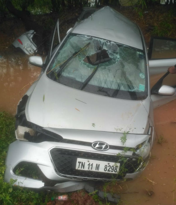 2 died after a Car met with an accident near Walajabath 