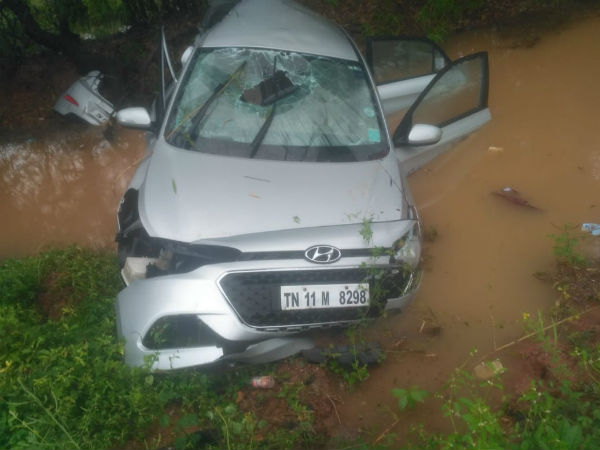 2 died after a Car met with an accident near Walajabath 
