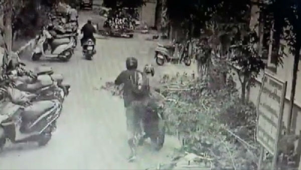 விடாமல் துரத்தினார் 