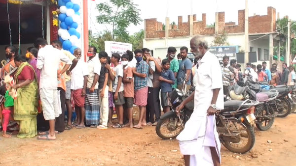  Hundreds of people flocked to Usilampatti to buy chicken for five paise 
