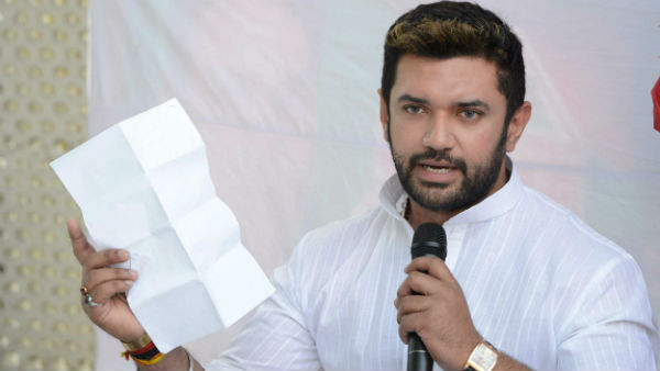 ஓட்டுக்களை பிரித்தார் 