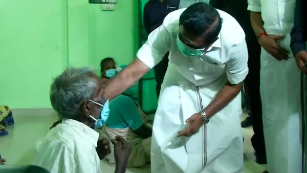 CM Edappadi K. Palaniswami visits a relief camp in Devanampattinam of Cuddalore 