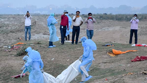 நிறைந்து கிடந்த சடலங்கள் நிறைந்து கிடந்த சடலங்கள்